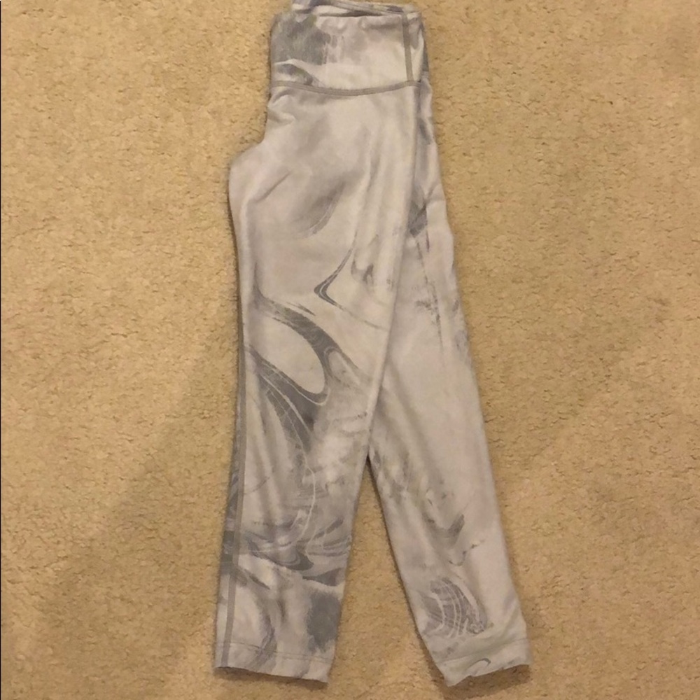 ALO 7/8th light/dark gray marble swirl leggings S